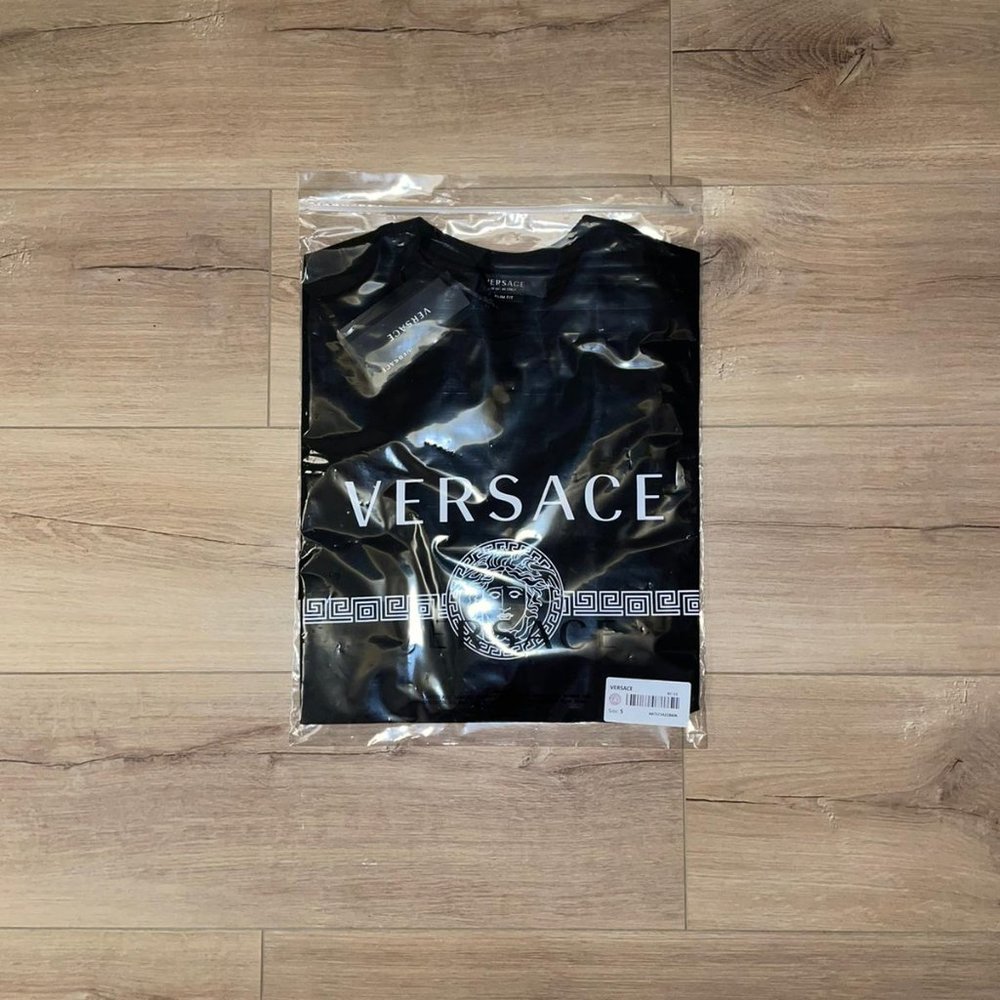 Versace Men's Black T-shirt - Picture 6 of 6